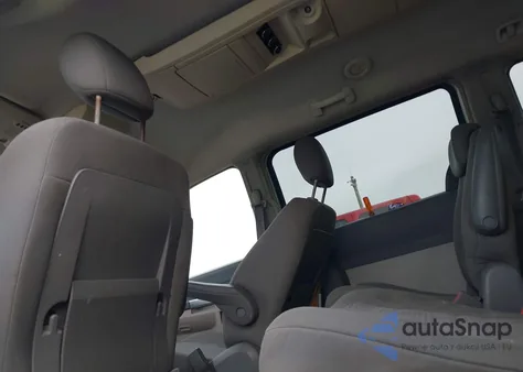 2008 Chrysler Town & Country Touring z USA, uszkodzony, nr VIN 2A8HR54P38R696635